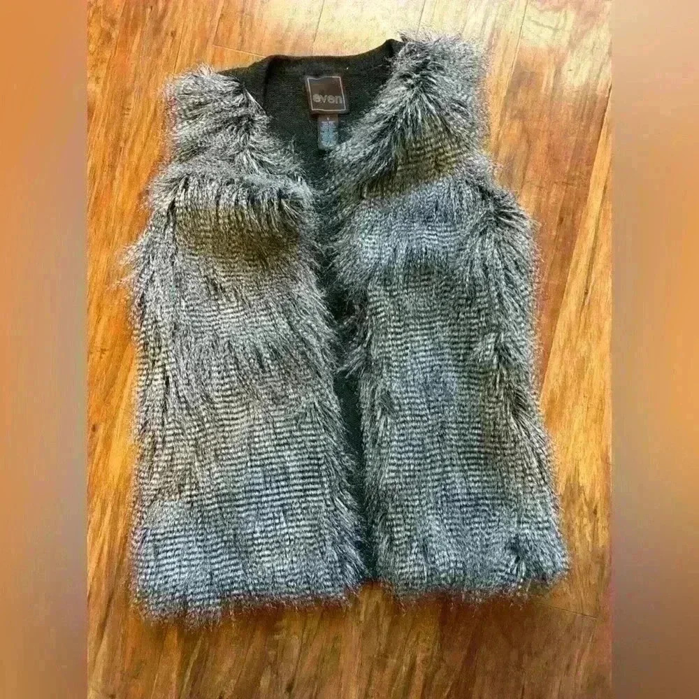 EVEN Women’s Size Small Grey and Black Faux Fur Vest